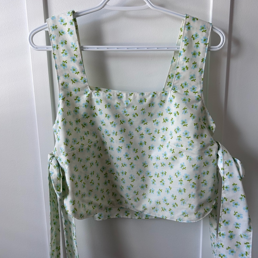 Floral Sleeveless Tank Top in White and Green